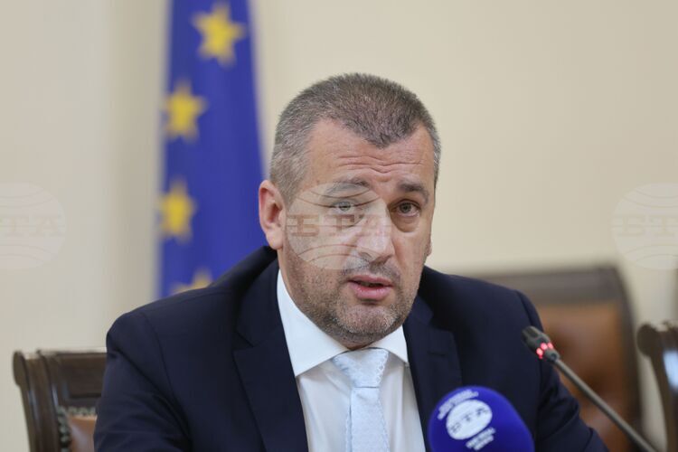 Transport Sector Assessment Shows Most Serious Problems at State Railways, Bulgarian Posts, Says Minister Peev