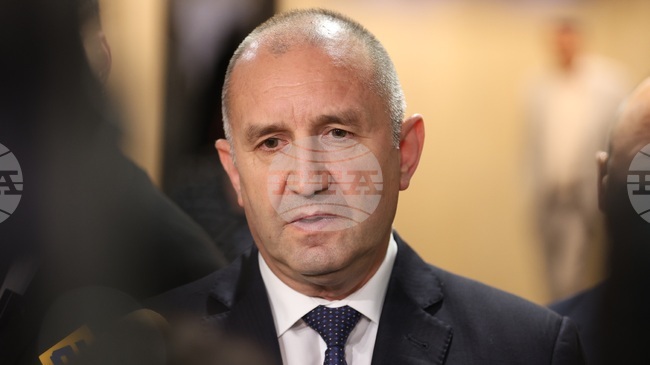 Политическото ръководство на Република Северна Македония прави всичко възможно да отдалечи членството на своята страна в ЕС, заяви Румен Радев