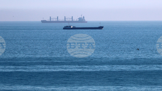 Пожар е избухнал днес на кораб в Черно море край бреговете на Румъния; 8 души са в неизвестност; причината за пожара към момента е неизвестна