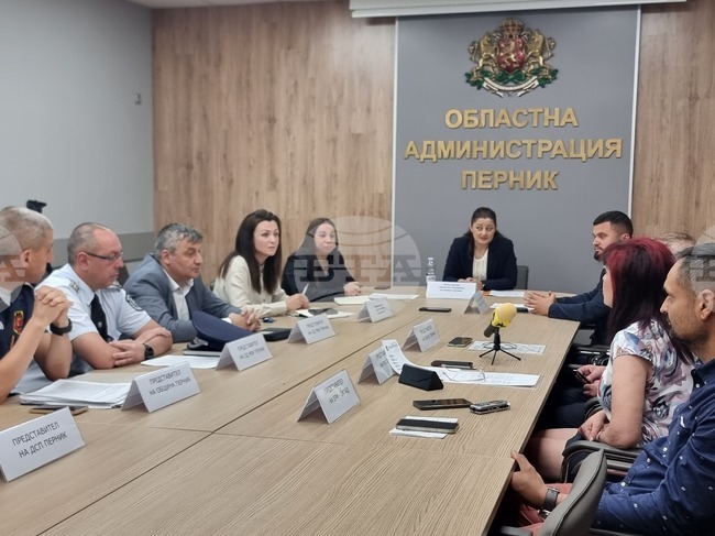 Проблемите с обществения ред и сигурността в квартал „Хумни дол“ обсъдиха представители на институциите в Перник