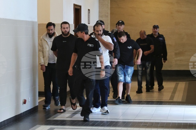 Съдът постанови задържане под стража за осемте обвиняеми за трафик на мигранти, задържани при акция на МВР и ДАНС