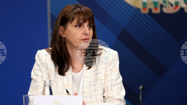 С демографските проблеми нашата социална система все повече и повече се задъхва, каза социалният министър Наталия Ефремова