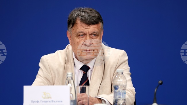 Разширяващата се "ножица" между добрите училища и тези, които не дават достатъчно добра подготовка, е голям проблем в образованието, заяви министър Вълчев