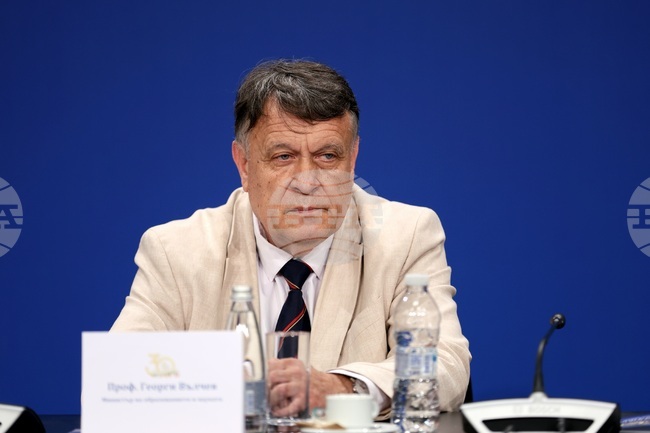 Bulgaria Faces Deepening Education Disparities, Minister Warns