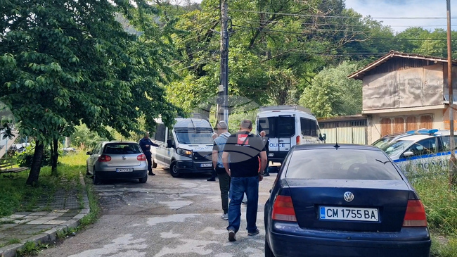 Двама души са задържани от пловдивската полиция при процесуално-следствени действия в Смолян