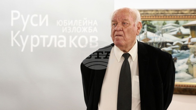 Художникът и меценат Руси Куртлаков отбеляза 80-годишнината си с ретроспективна изложба на графика и живопис в Бургас