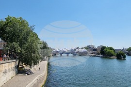 Франция - La Caverne du Pont Neuf („Пещерата на Пон Ньоф“) - арт инсталация