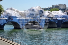 Франция - La Caverne du Pont Neuf („Пещерата на Пон Ньоф“) - арт инсталация