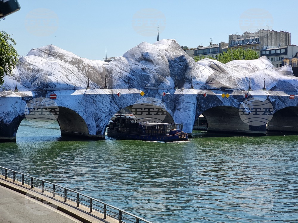 Франция - La Caverne du Pont Neuf („Пещерата на Пон Ньоф“) - арт инсталация