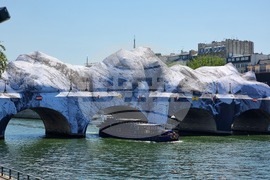 Франция - La Caverne du Pont Neuf („Пещерата на Пон Ньоф“) - арт инсталация