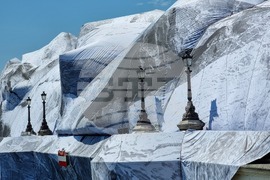 Франция - La Caverne du Pont Neuf („Пещерата на Пон Ньоф“) - арт инсталация