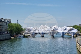 Франция - La Caverne du Pont Neuf („Пещерата на Пон Ньоф“) - арт инсталация