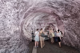 Франция - La Caverne du Pont Neuf („Пещерата на Пон Ньоф“) - арт инсталация