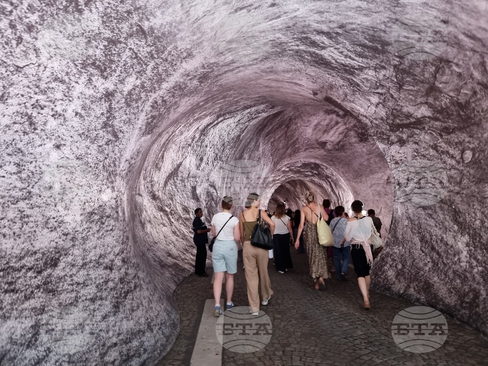 Франция - La Caverne du Pont Neuf („Пещерата на Пон Ньоф“) - арт инсталация