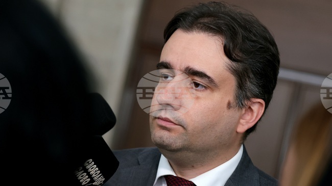 По-склонен съм да вярвам на министър Иван Демерджиев, защото справката му е от ГДБОП, каза Божидар Божанов за полетите на Делян Пеевски