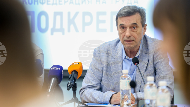 Подхвърлени на парче идеи по отношение на осигуровките на държавните служители са неприемливи, каза президентът на КТ "Подкрепа" Димитър Манолов 