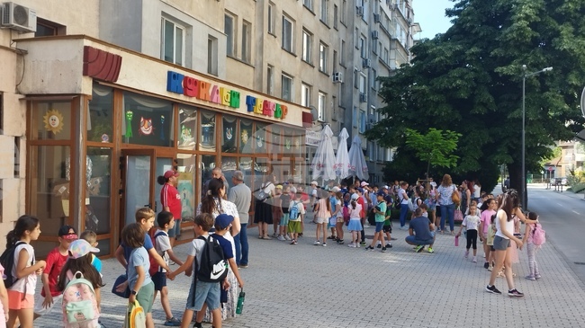 Спектакълът „Лъжливото овчарче“ възпитава честност сред деца в Габрово, съобщиха от Държавен куклен театър - Габрово