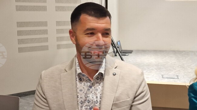 Курортът е в пълна готовност да посрещне туристите, а съоръженията вече работят, каза директорът на "Пампорово" АД Стефан Присадов