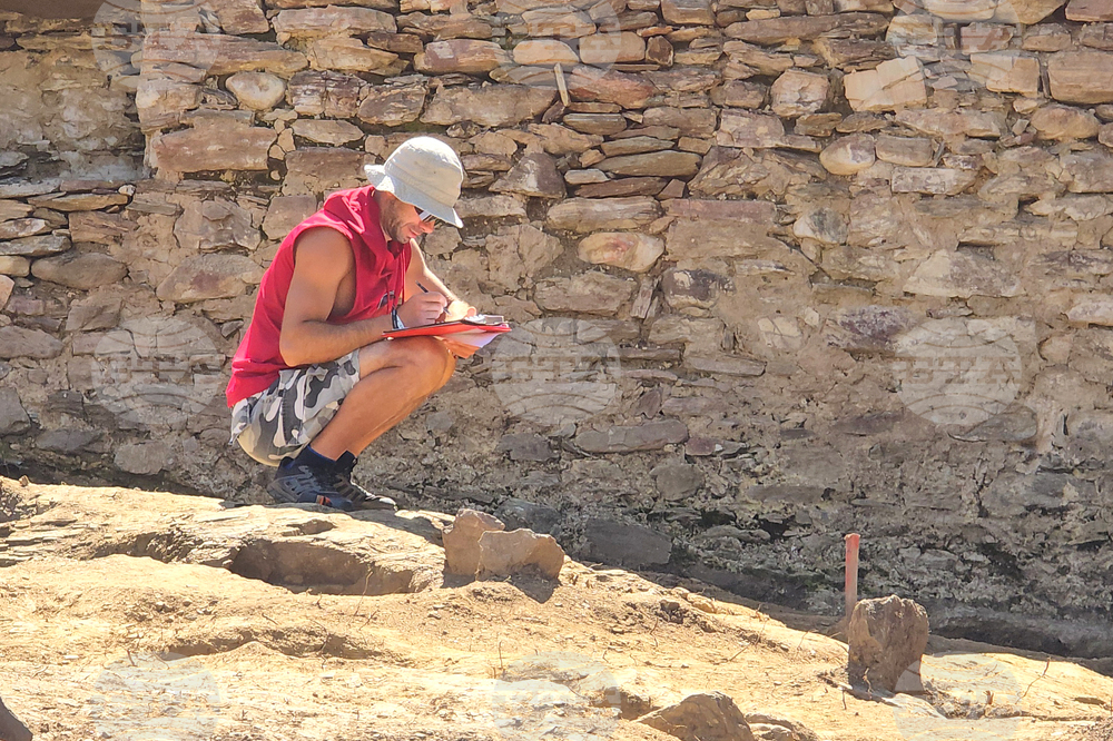 Село Храстово - крепост - археологически разкопки