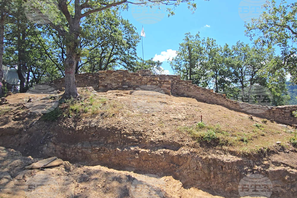 Село Храстово - крепост - археологически разкопки
