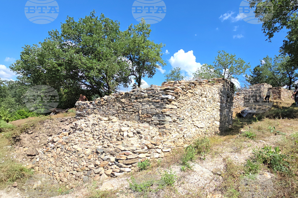 Село Храстово - крепост - археологически разкопки