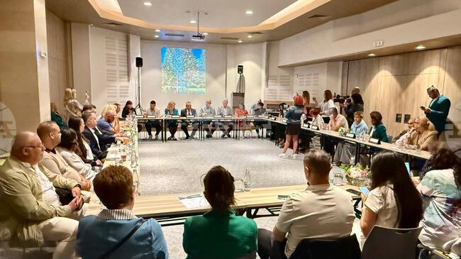 Предизвикателствата и перспективите за развитие на климатолечебните курорти бяха обсъдени на Национална конференция за здравен туризъм в Пампорово
