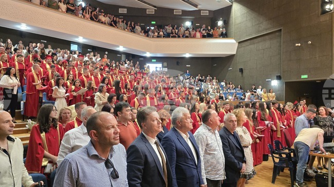 Близо 200 зрелостници получиха дипломите си от Неврокопската професионална гимназия „Димитър Талев“ в Гоце Делчев