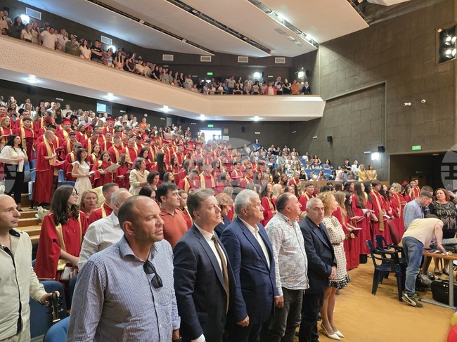 Близо 200 зрелостници получиха дипломите си от Неврокопската професионална гимназия „Димитър Талев“ в Гоце Делчев