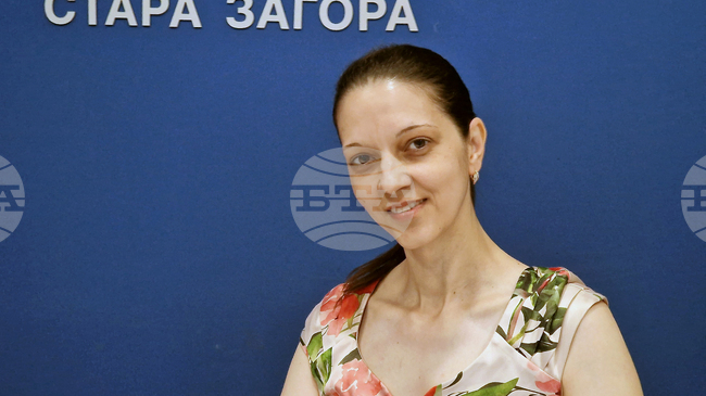 Химнът „Горди наследници“ се превърна в символ на традициите и духа на училището, каза Деница Желязкова от старозагорската ППМГ "Гео Милев"