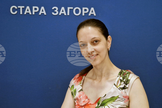 Химнът „Горди наследници“ се превърна в символ на традициите и духа на училището, каза Деница Желязкова от старозагорската ППМГ "Гео Милев"