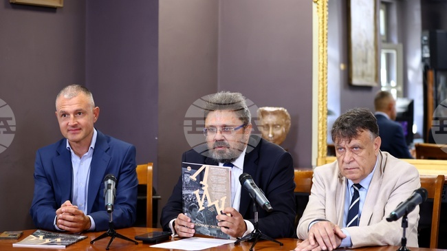 В Народния театър „Иван Вазов“ се състоя премиерата на тематичния брой на ЛИК, посветен на 24 май, Стоян Михайловски и училищните химни 