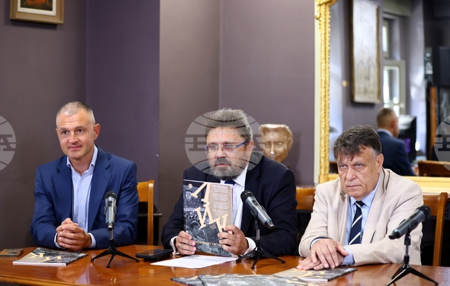 В Народния театър „Иван Вазов“ се състоя премиерата на тематичния брой на ЛИК, посветен на 24 май, Стоян Михайловски и училищните химни 