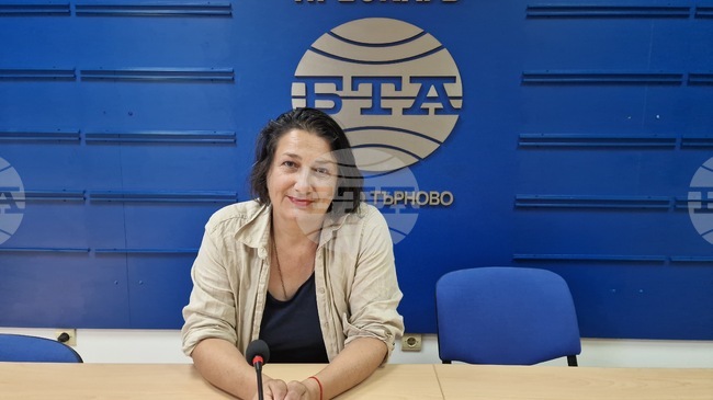 Лични вещи на създателя на текста на химна на българската просвета Стоян Михайловски пази музеят в родния му град, каза уредничката Елена Иванова