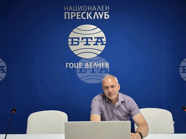 Идеята училището да говори на учениците чрез песен стои в основата на химна на НПГ „Димитър Талев“ в Гоце Делчев, каза учителят Румен Шарланджиев