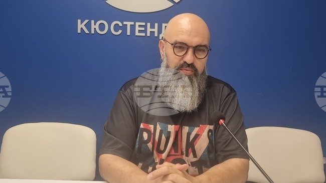 Химнът е нещо много хубаво, но той трябва да бъде възприет като такъв спонтанно от всички, каза в Кюстендил музикантът Венцислав Мицов