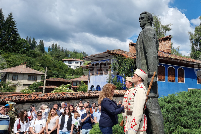  Копривщица - родова среща на Каблешковия род - Илияна Йотова