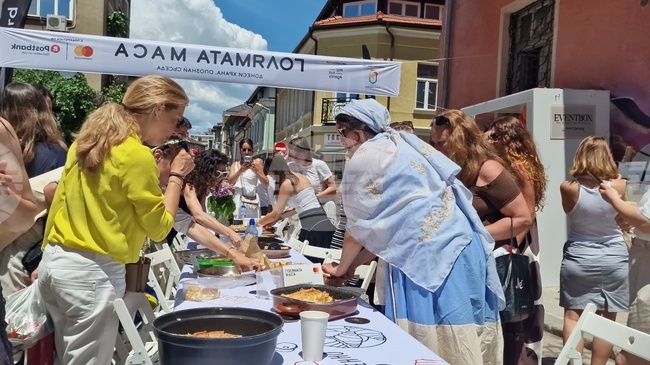 В седмото издание на „Голямата маса“ на столичния район „Оборище“ избраха най-хубавата баница 