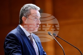 Софийски университет - студенти по право - дипломиране