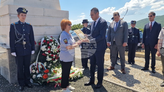 Съюзът на ветераните от войните връчи грамота и възпоменателен знак на Посолството на България в Скопие и Генералното консулство в Битоля
