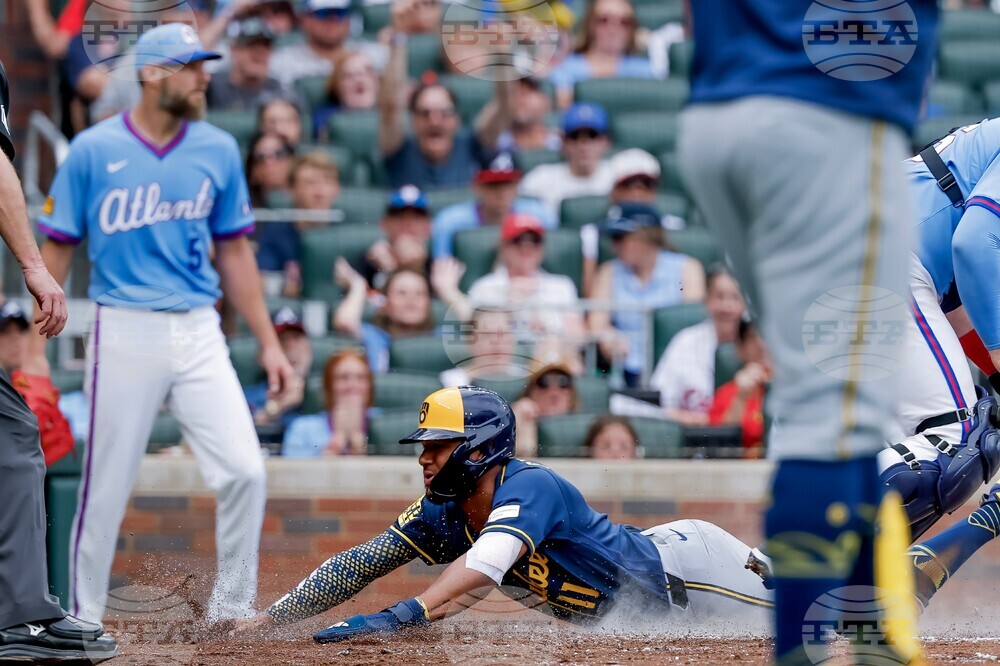 Brewers Braves Baseball
