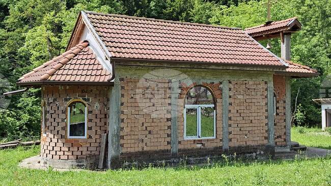 Местните жители на тетевенското село Васильово строят параклис вече над 15 години 