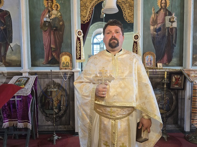 Земните богатства не трябва да заменят любовта ни към Бога, каза отец Благовест в храм „Св. вмчк Георги“ във видинското село Антимово
