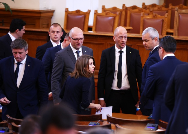 „Възраждане“ призова прокуратурата да разследва къде е отишъл огромният ресурс, според партията, "от американското правителство за български медии и политици“