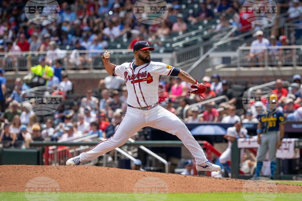 Brewers Braves Baseball