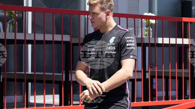 Дългогодишният шеф във Формула 1 Бърни Екълстоун препоръча на Мик Шумахер да участва в американските състезателни серии Индикар