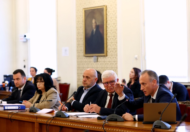 ГЕРБ-СДС и ПП-ДБ се разбраха за важните въпроси, които да зададат на финансовото министерство във връзка с проектобюджета