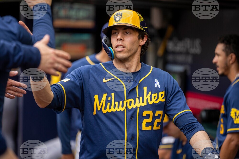 Brewers Braves Baseball