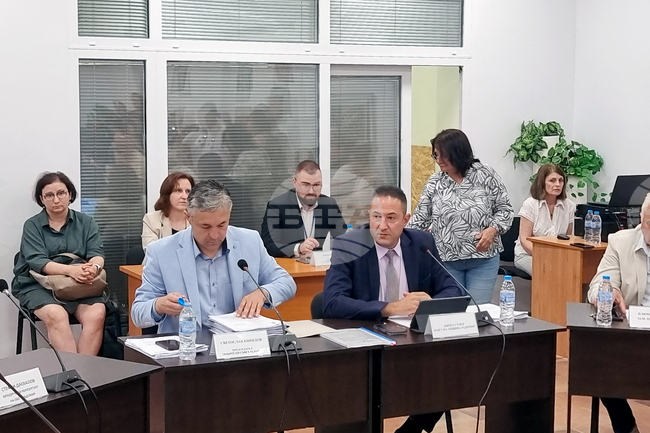 Общинският съвет в Радомир подкрепи предложение за включване на услугата „Звено майка и бебе“ в националната социална карта