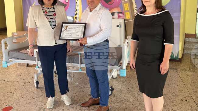 ТУ-Варна: Дарение след благотворителен базар 