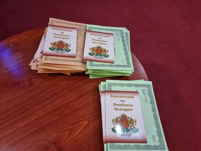 Ученици от Разград и страната ще имат възможност да пробват творчески сили в конкурси на Окръжния и Районен съд в Разград